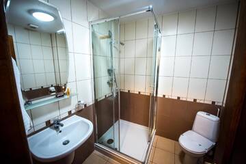 Фото номера Двухместный номер эконом-класса с 1 кроватью Отель Hotel Eden г. Рымнику-Сэрат 6